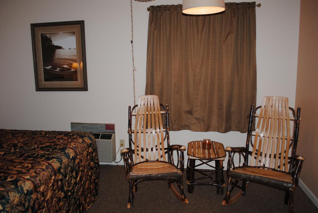 Camp Inn Lodge Oscoda Pokoj fotografie